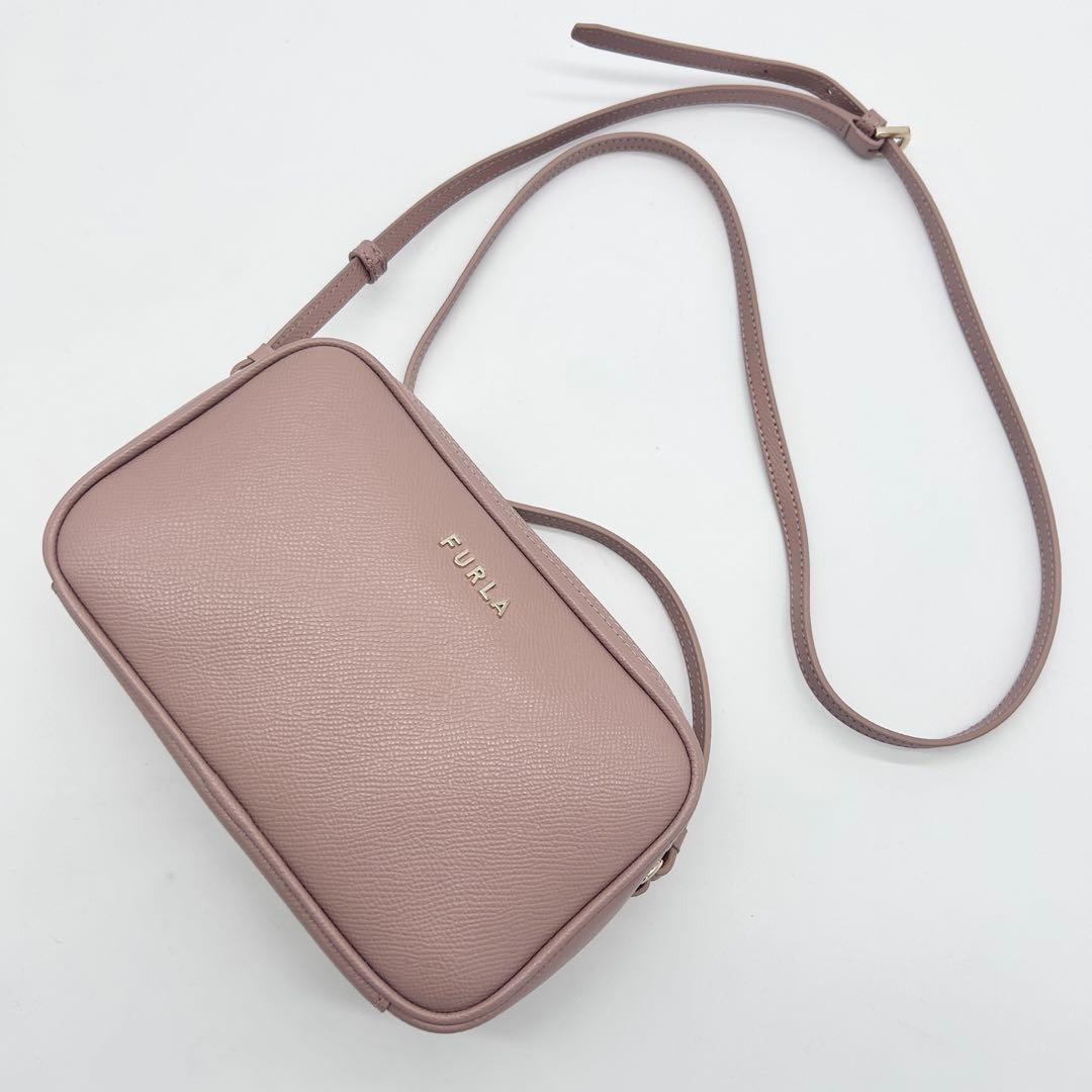 C226 未使用級 フルラ リリー レザー カメラバッグ ピンク系 2層 金具