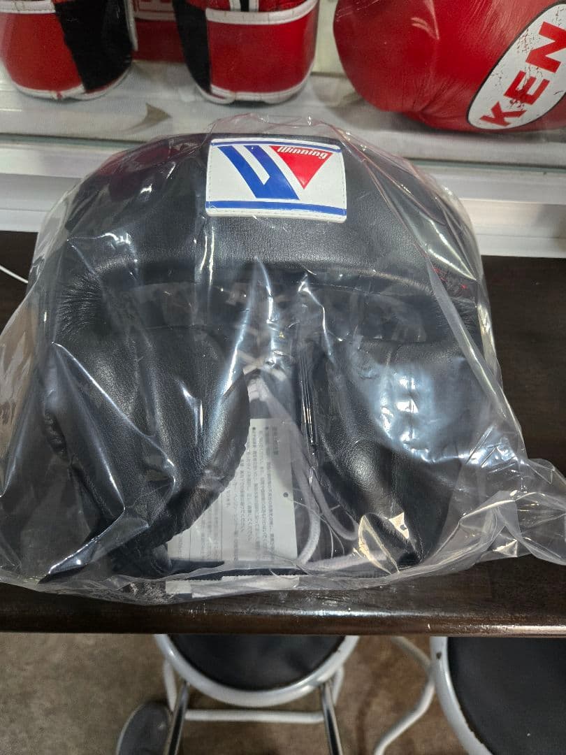 最終値下げ一度も袋から開けてない品物です。Winning ヘッドギア Lサイズ