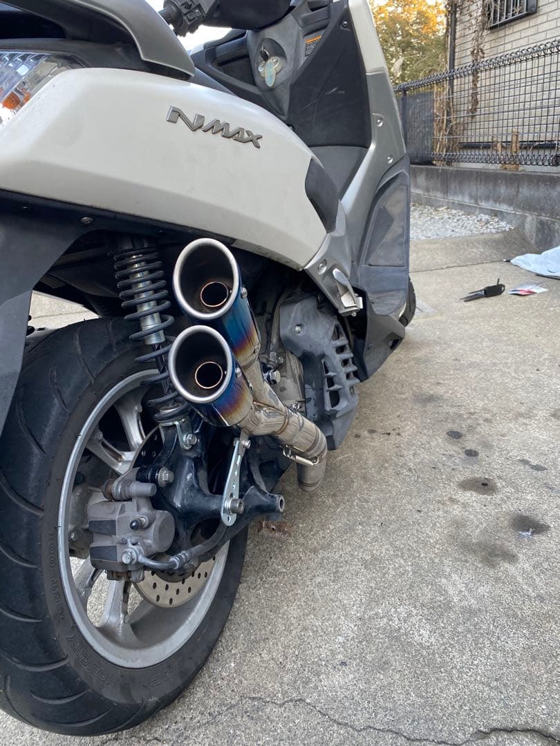 ヤマハ　NMAX125 マフラー　デュアル