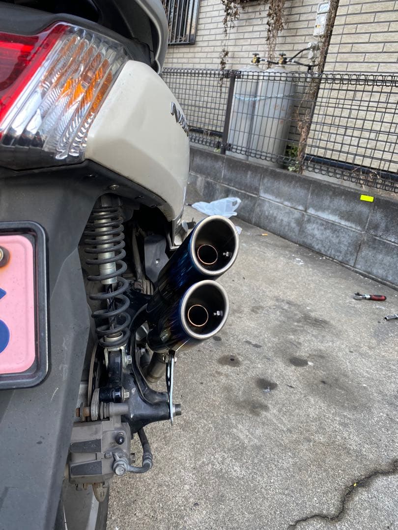 ヤマハ　NMAX125 マフラー　デュアル