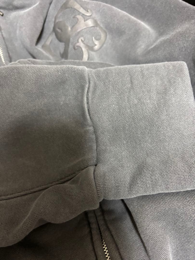 スナイデルダークグレー ジップアップパーカー