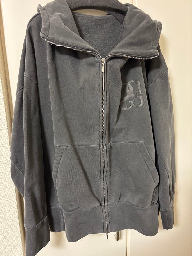 スナイデルダークグレー ジップアップパーカー