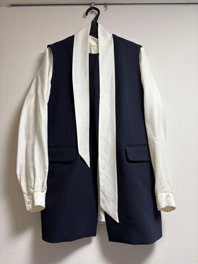 SOEJU ジレ&シルクブラウス