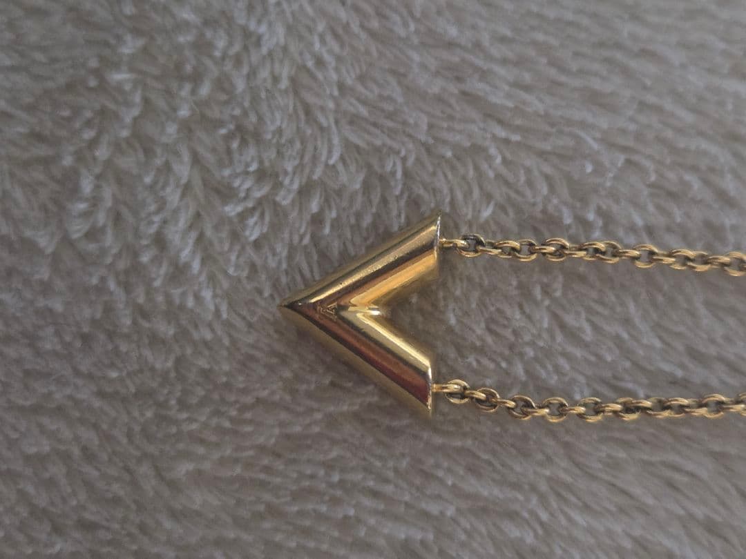 V字型ペンダントネックレス