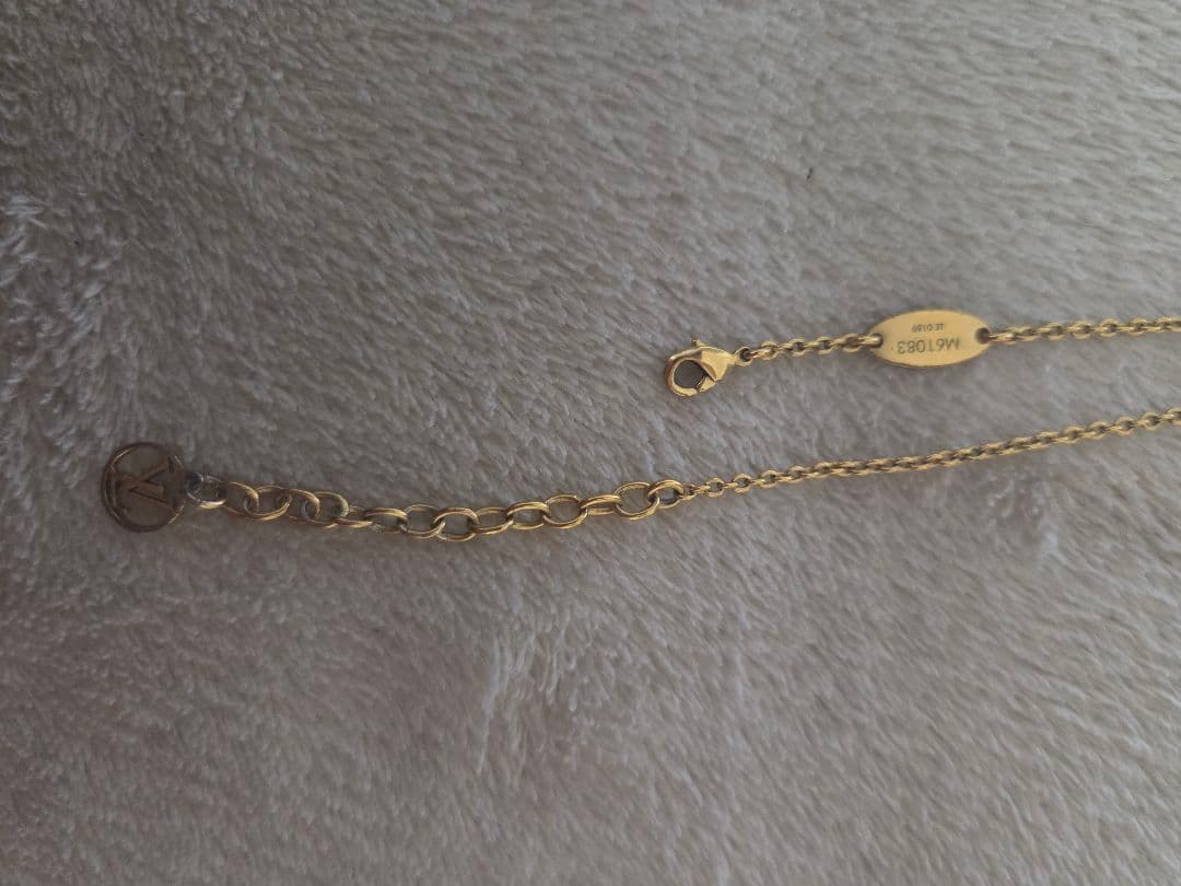 V字型ペンダントネックレス