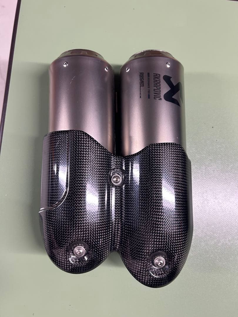 Ducati アクラポヴィッチ　スーパースポーツ939/950 マフラー