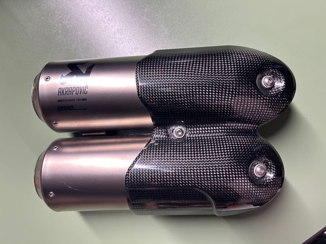 Ducati アクラポヴィッチ　スーパースポーツ939/950 マフラー