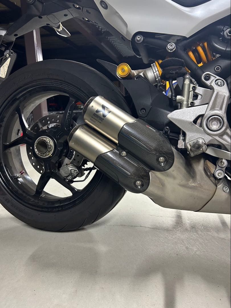 Ducati アクラポヴィッチ　スーパースポーツ939/950 マフラー