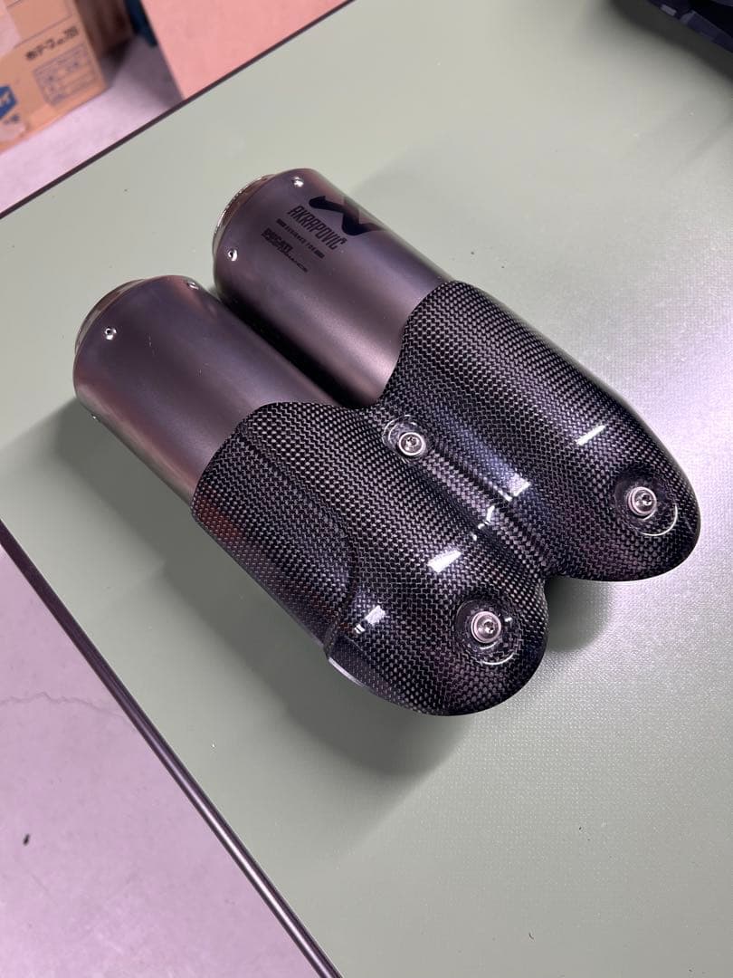 Ducati アクラポヴィッチ　スーパースポーツ939/950 マフラー