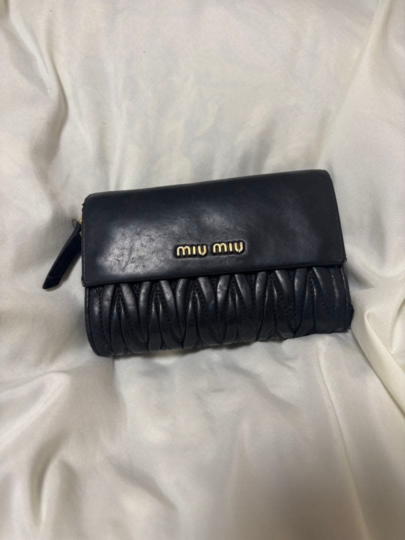 MIU MIU ブラックレザー 三つ折り財布