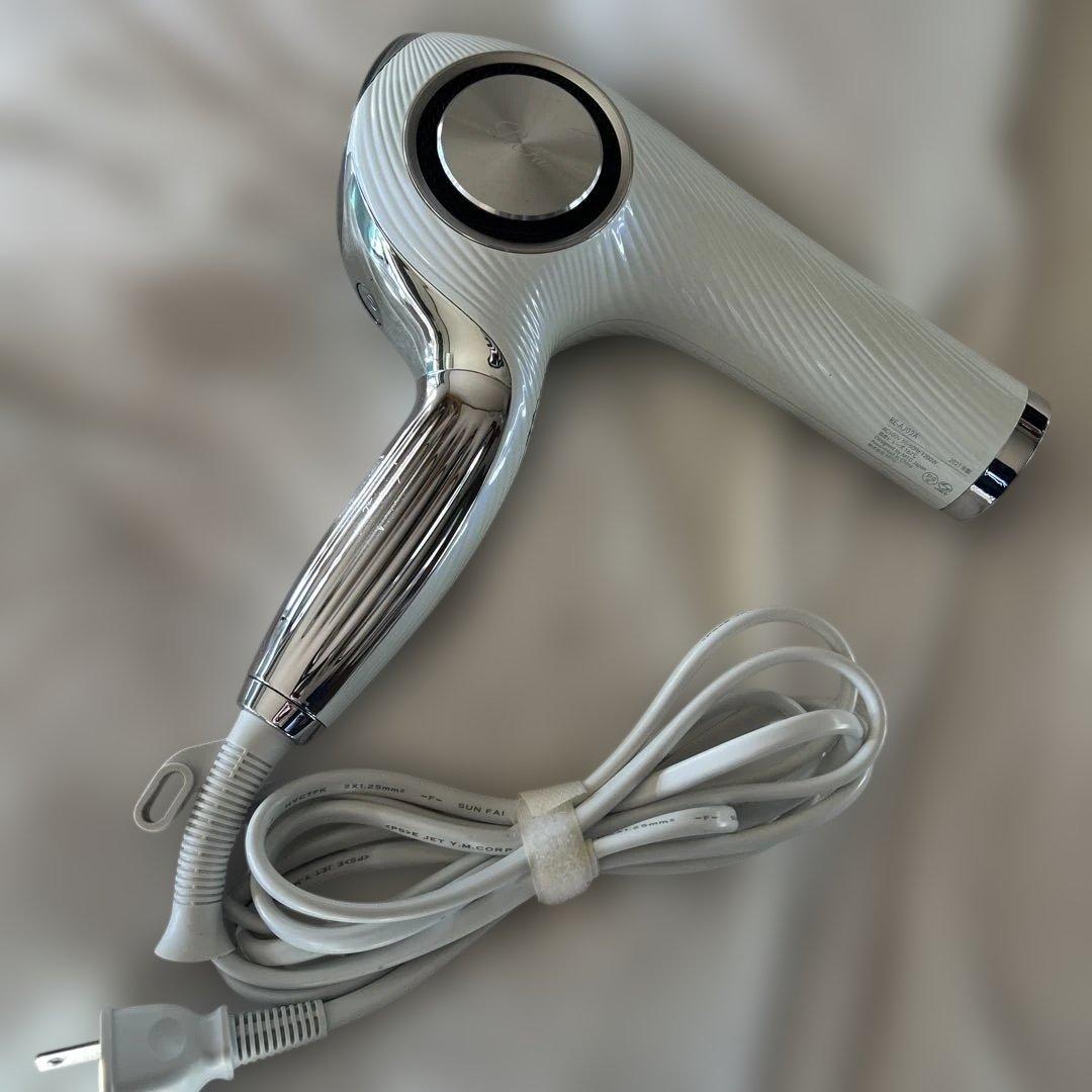 MTG ReFa BEAUTECH DRYER PROのホワイトモデル