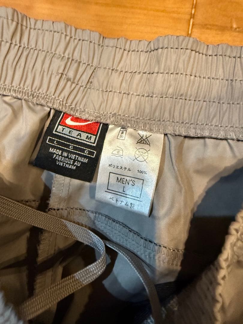 新品同様　サッカー　ナイキ　NIKEナイロン ピステ 上下セット　Lサイズ