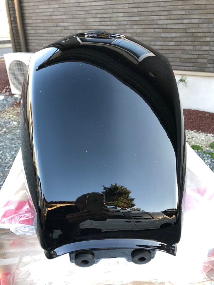 ゼファー400 タンク　黒　新品