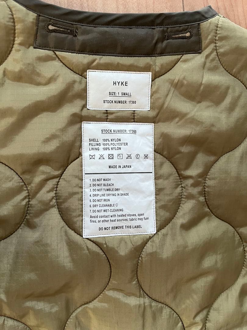 HYKE キルティングロングベスト カーキ