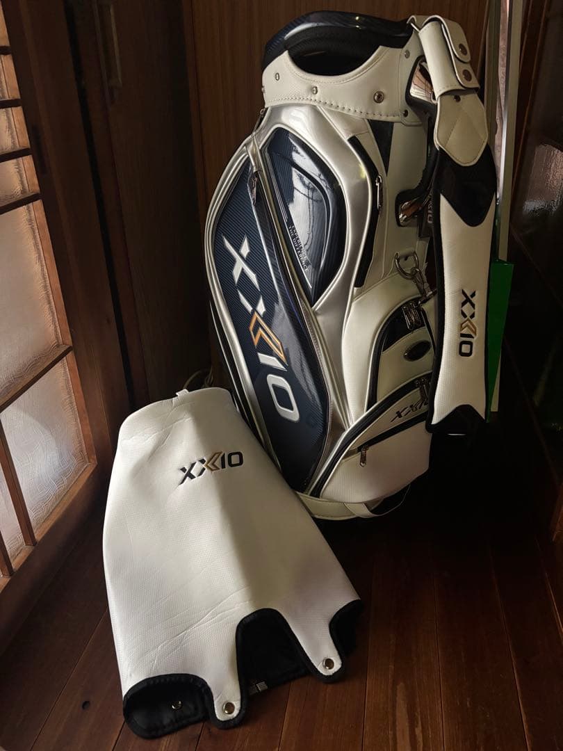 XXIO ゼクシオ　キャディバッグ　ホワイト/ネイビー　5分割