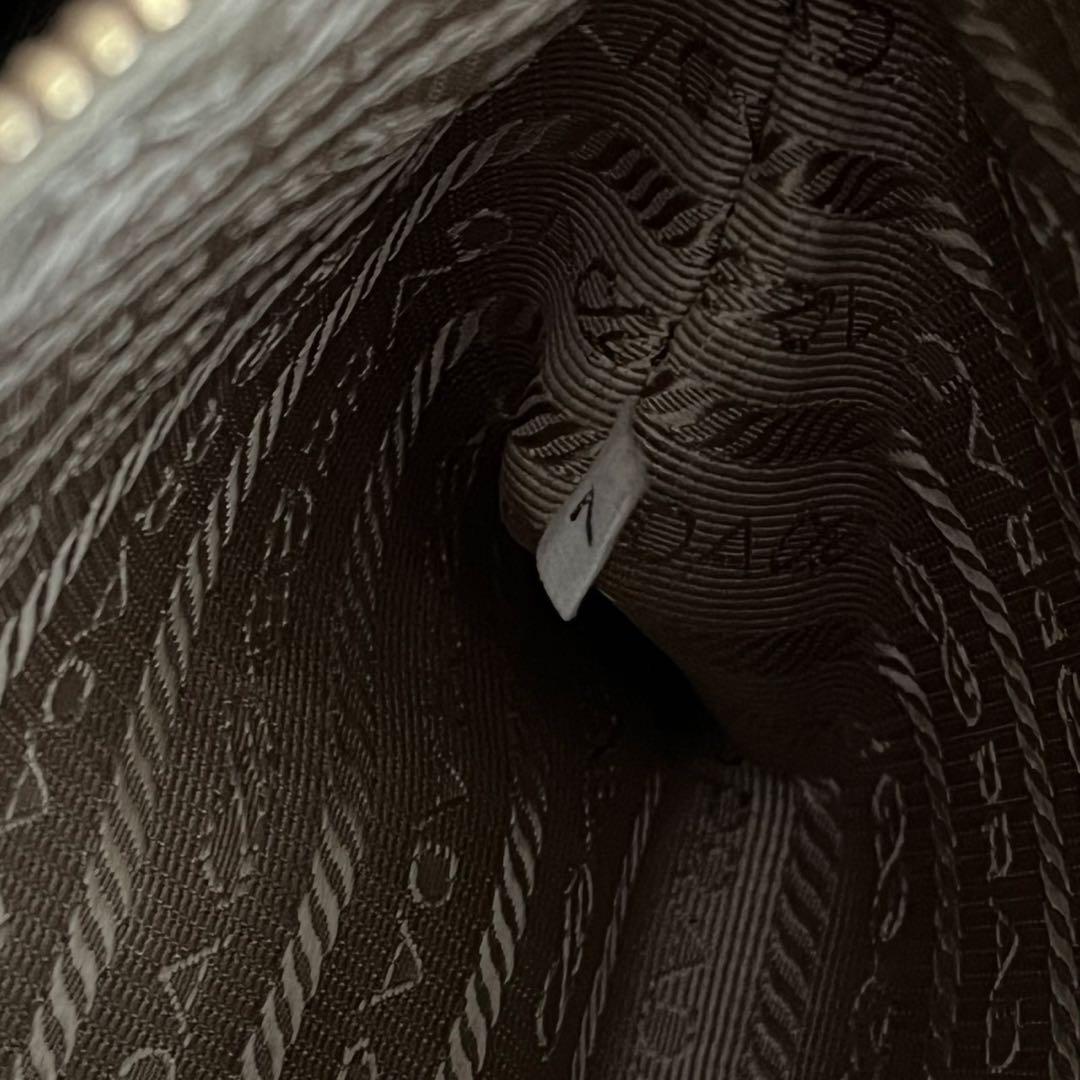 ✨極美品✨　PRADA ボストン　サフィアーノレザー　三角プレート　バッグ