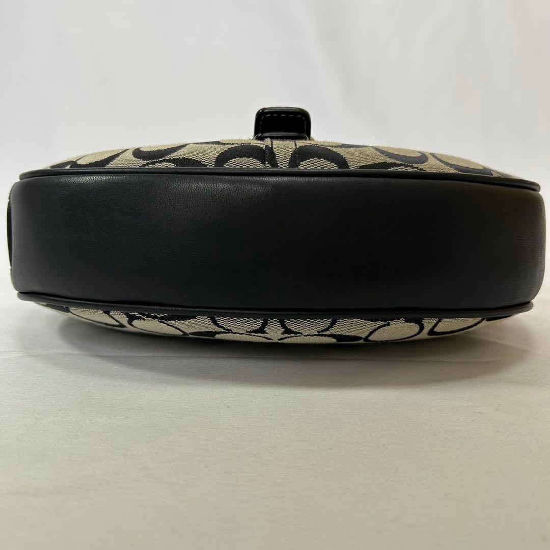 【極美品】コーチ 6361 ソーホー シグネチャー ハーフムーン トートバッグ