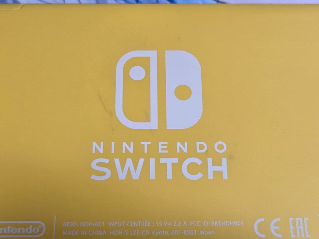Nintendo Switchライト　イエロー