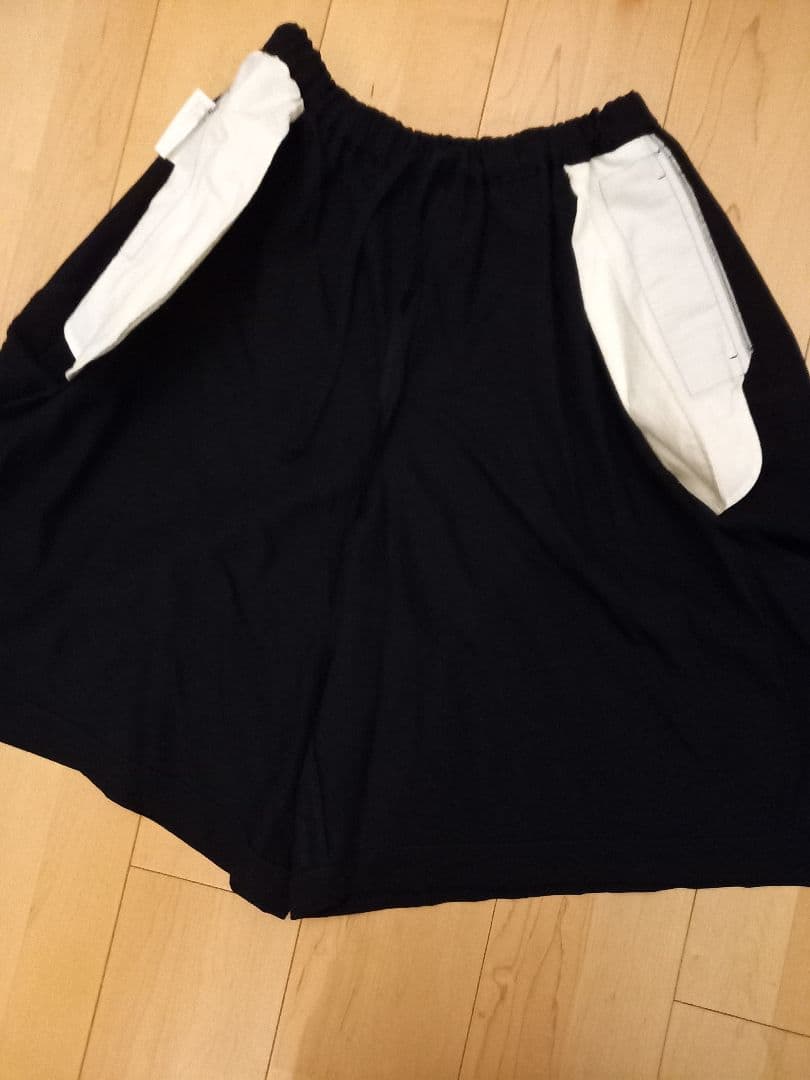 美品コム・デ・ギャルソン裾変形キュロット(黒)