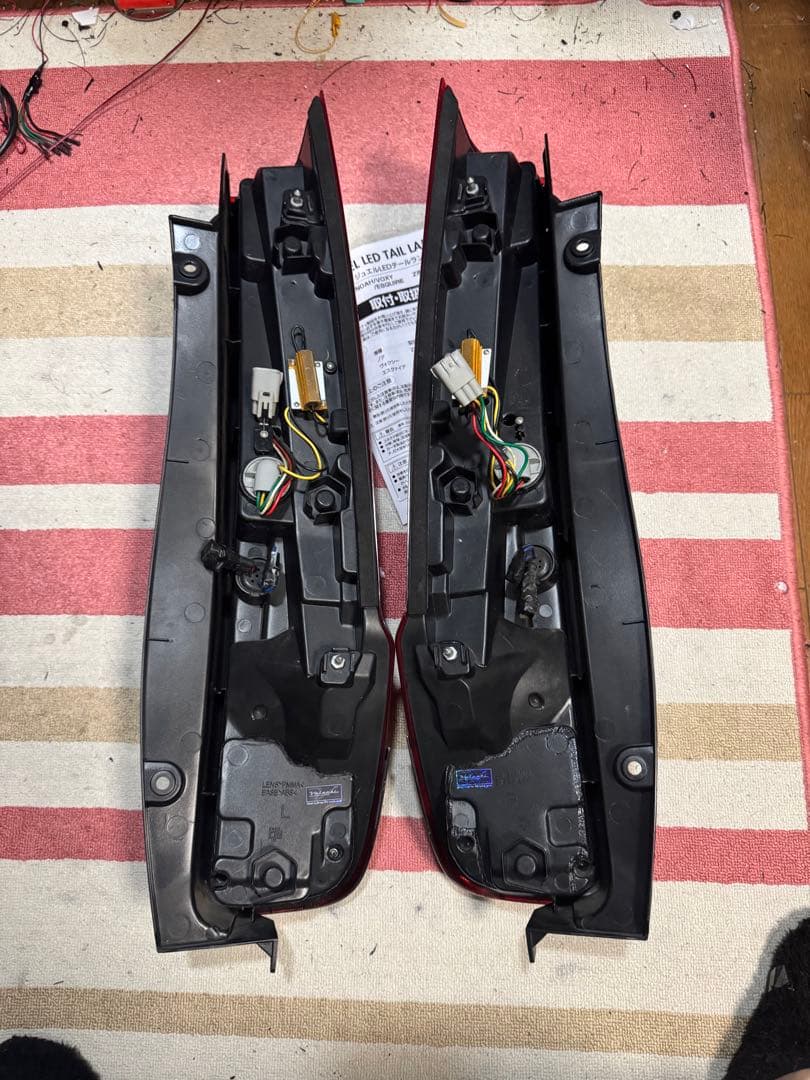 ノア ヴォクシー 80 ヴァレンティ テールランプ テール