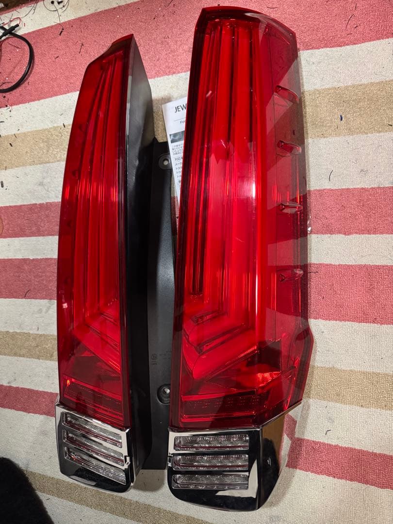 ノア ヴォクシー 80 ヴァレンティ テールランプ テール