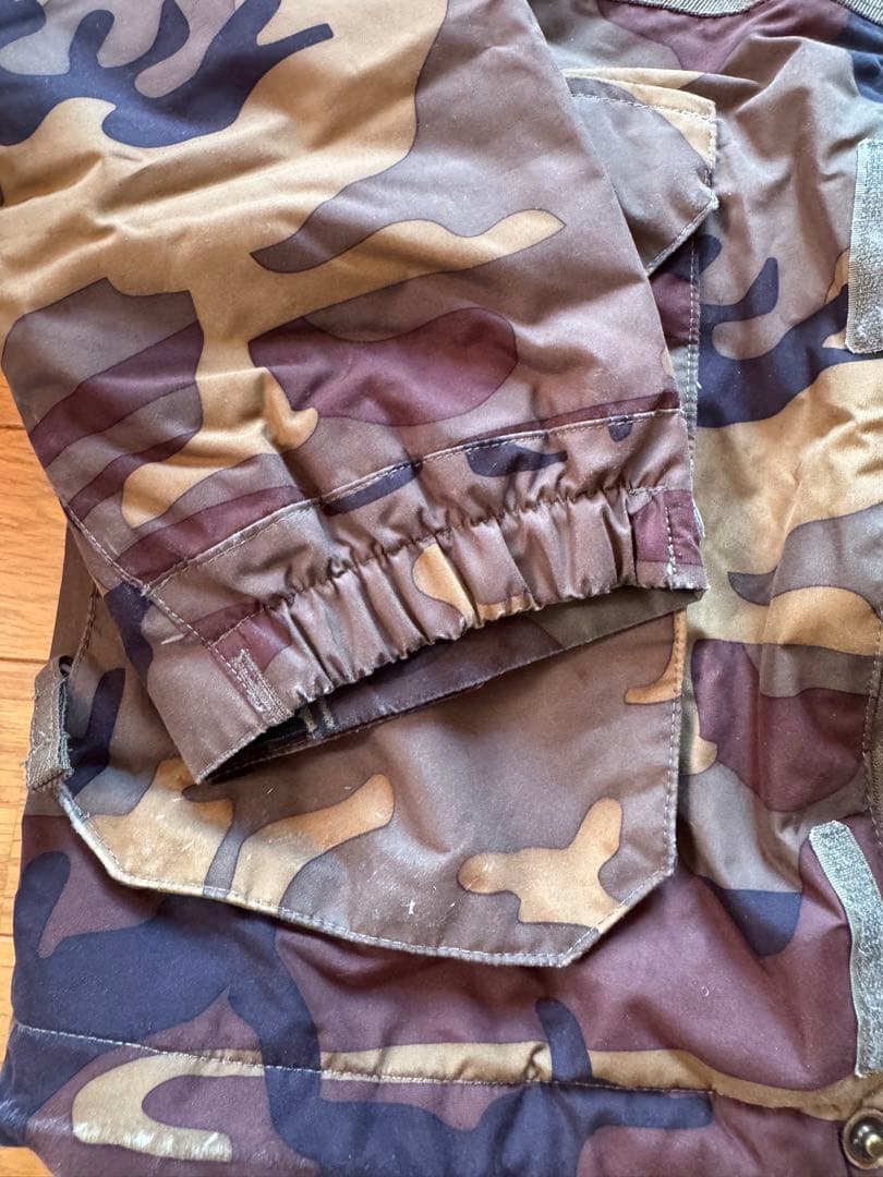 BARTON 迷彩柄　スノーボードウエア　XS(男性サイズ)