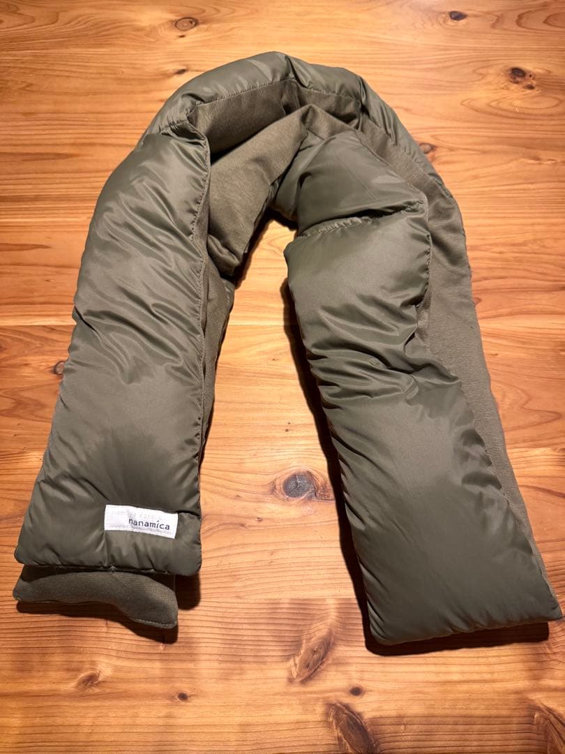 nanamica カーキ ダウンマフラー