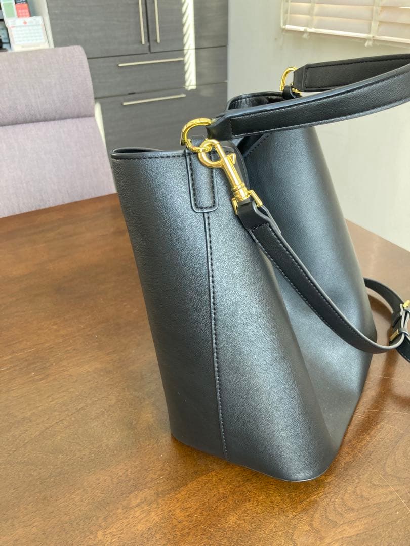 新品同様　レザー　本革　ブラック黒　ショルダーバッグハンド