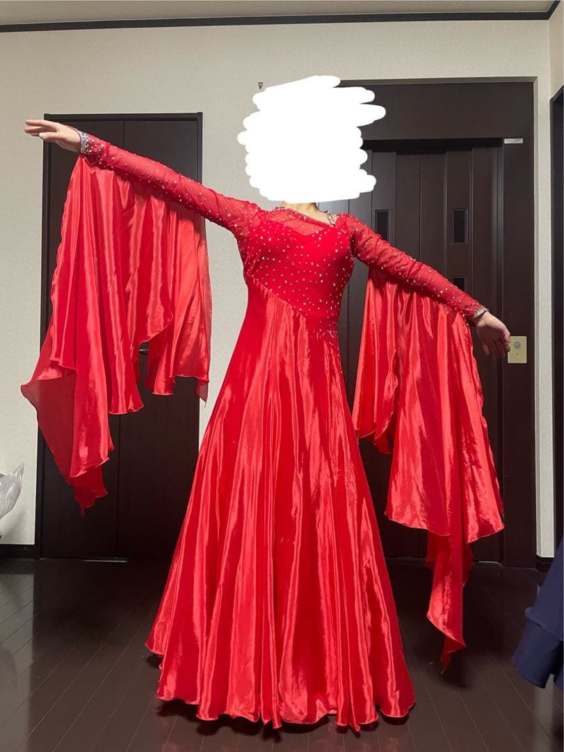 赤いフレアスリーブ社交ダンスドレス