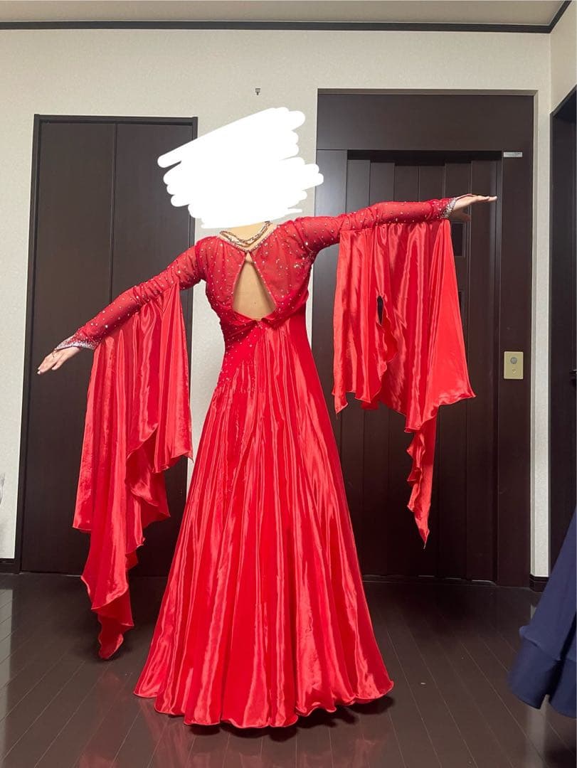 赤いフレアスリーブ社交ダンスドレス