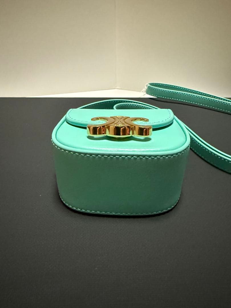 ミントグリーン ショルダーバッグ ゴールド装飾