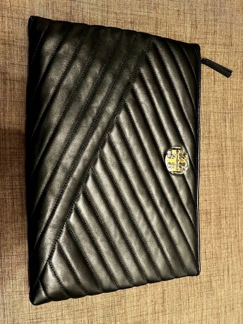 ポ*チ様 クリスマス　大幅値下げ　新品未開封‼️Tory B urch クラッチ