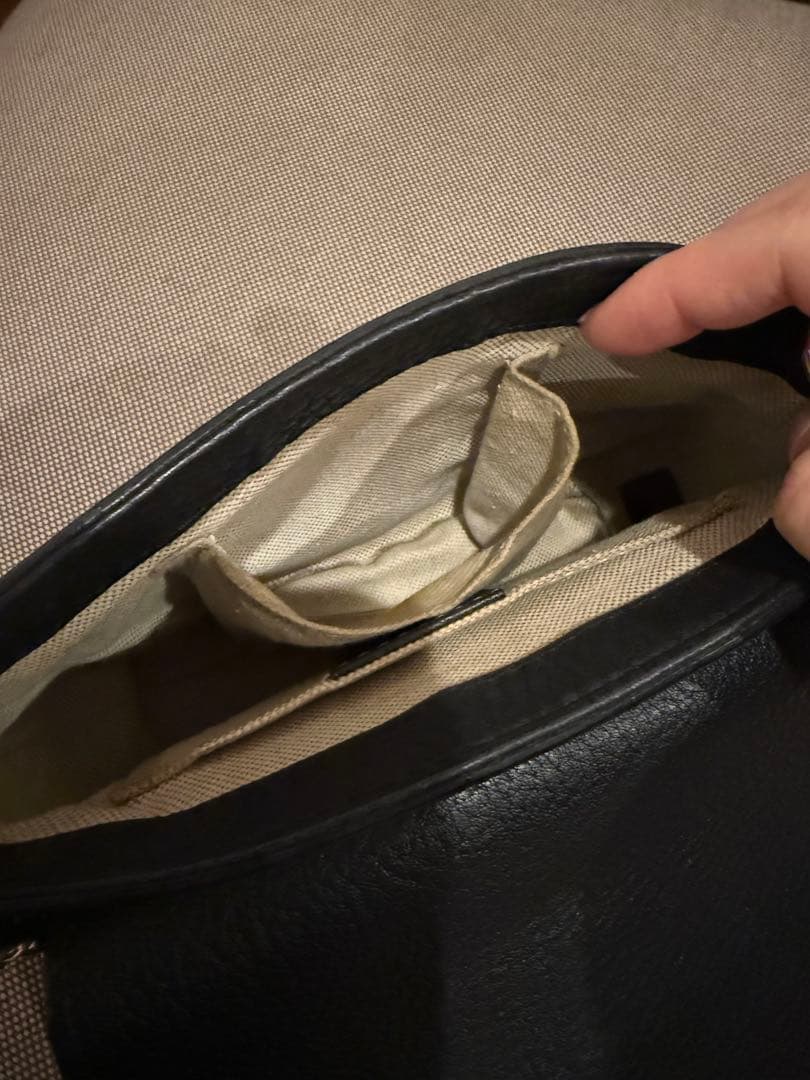 Gucci 黒レザーショルダーバッグ
