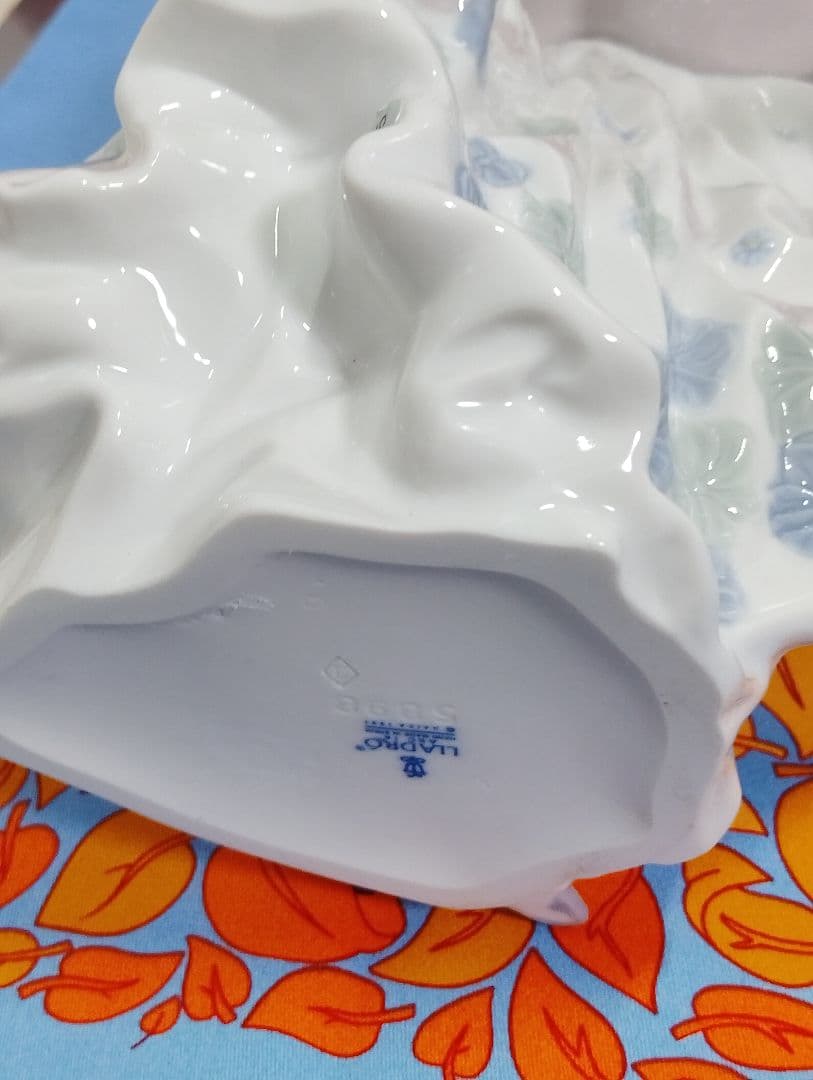 専用です。 LLADRO、春の輝き。ドレスの美しさ。バスケットの花が魅力。