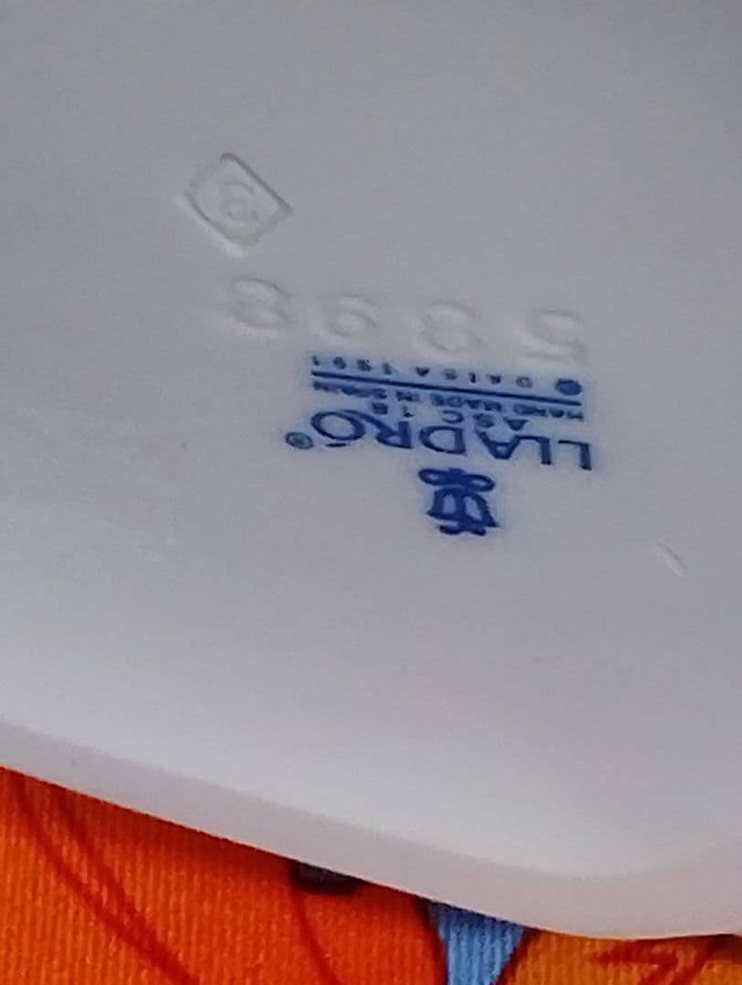 専用です。 LLADRO、春の輝き。ドレスの美しさ。バスケットの花が魅力。