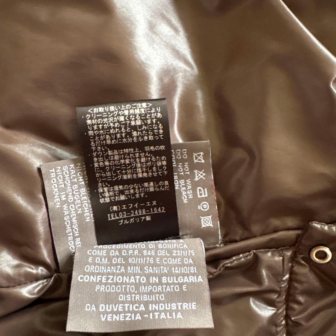 フード付きダークグレーダウンベスト