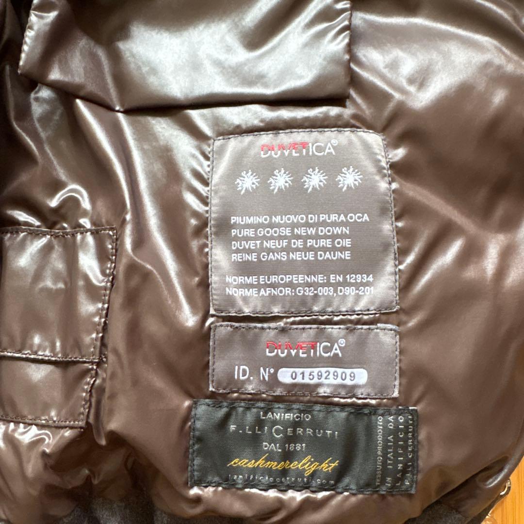 フード付きダークグレーダウンベスト