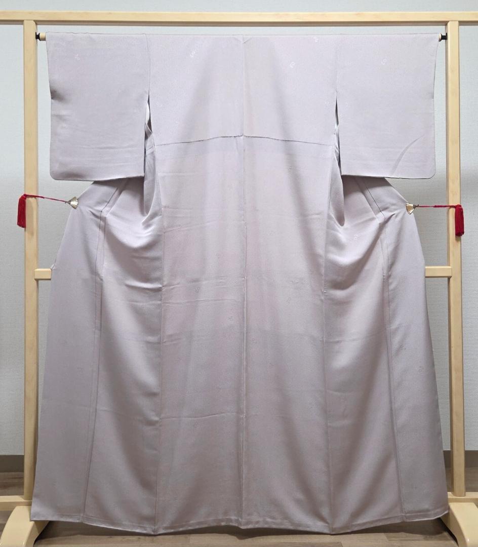 D シンプルデザイン 薄色 菊の地模様 袷 正絹 色無地 着物 K48