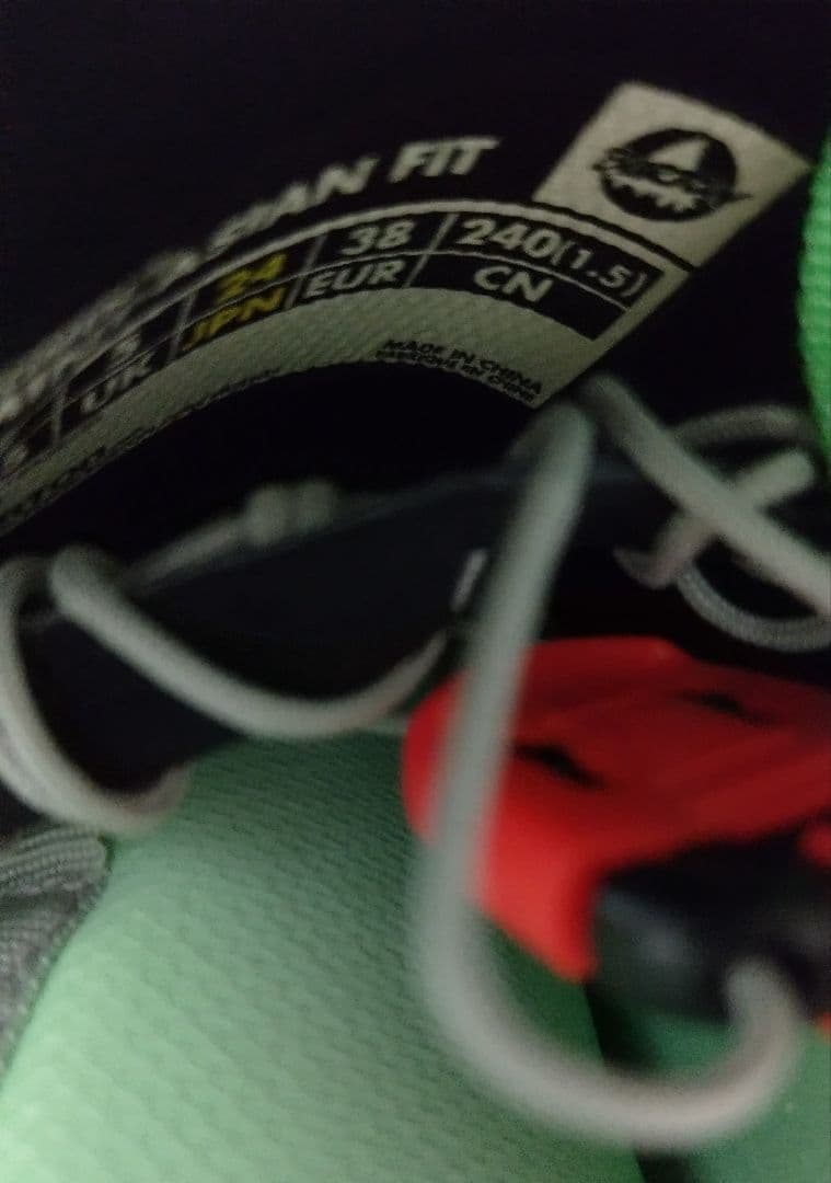 【未使用】BURTON バートン MINT スノーボードブーツ24センチ