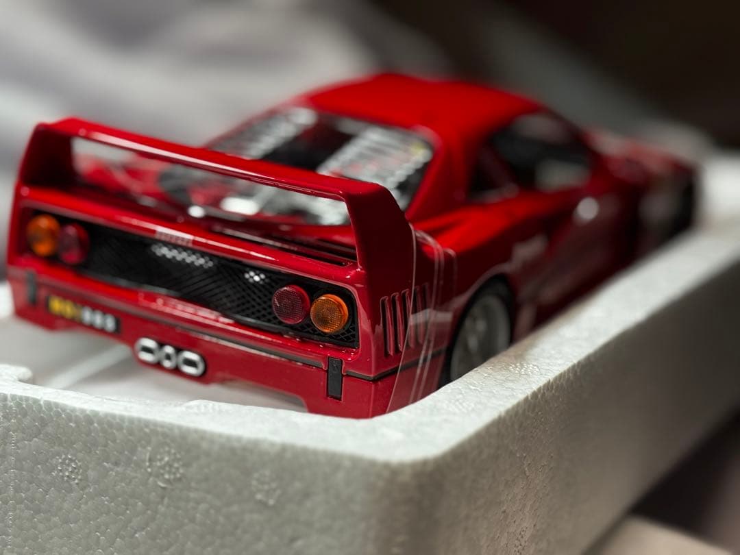 1/18 フェラーリF40