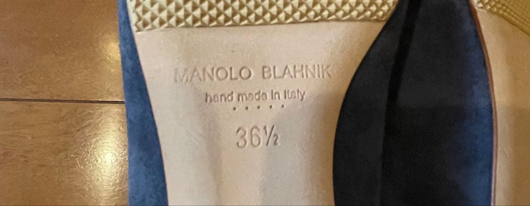 マノロブラニク　フラットシューズ　スエード　未使用　早い者勝ち