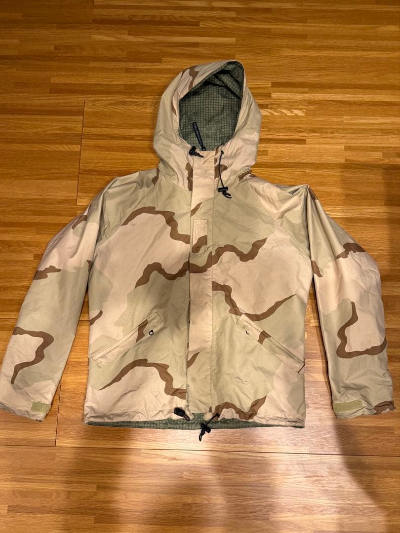 ゴアテックス　カモフラージュ リバーシブルジャケット 内ポケットに収納されます。