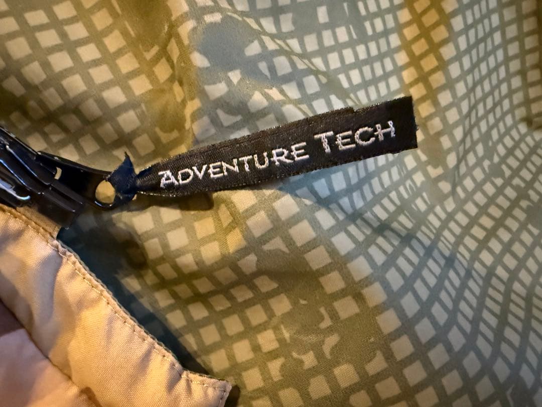 ゴアテックス　カモフラージュ リバーシブルジャケット 内ポケットに収納されます。