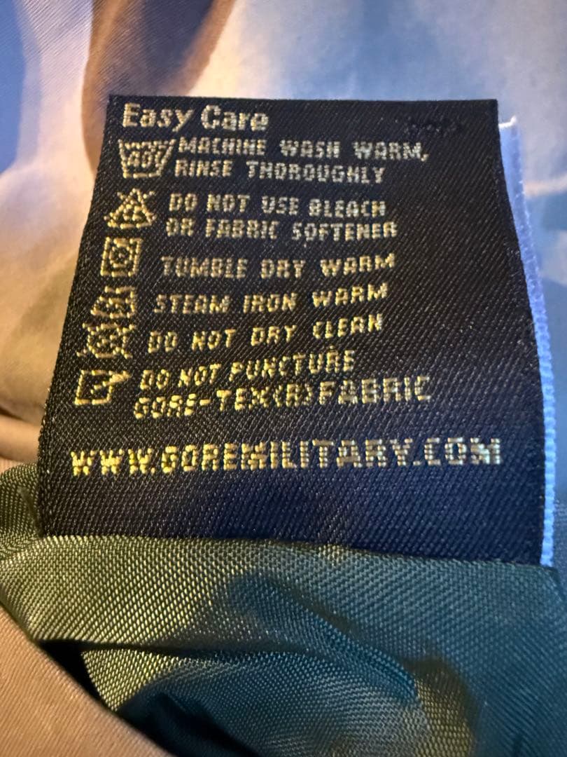 ゴアテックス　カモフラージュ リバーシブルジャケット 内ポケットに収納されます。