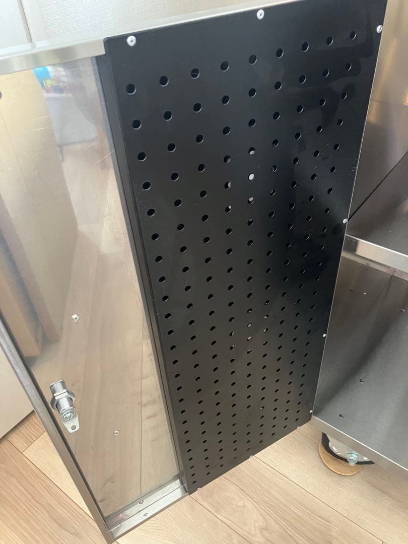 美品⭐︎ステンレススチール キャビネット鍵キャスター付き　おしゃれ　新生活