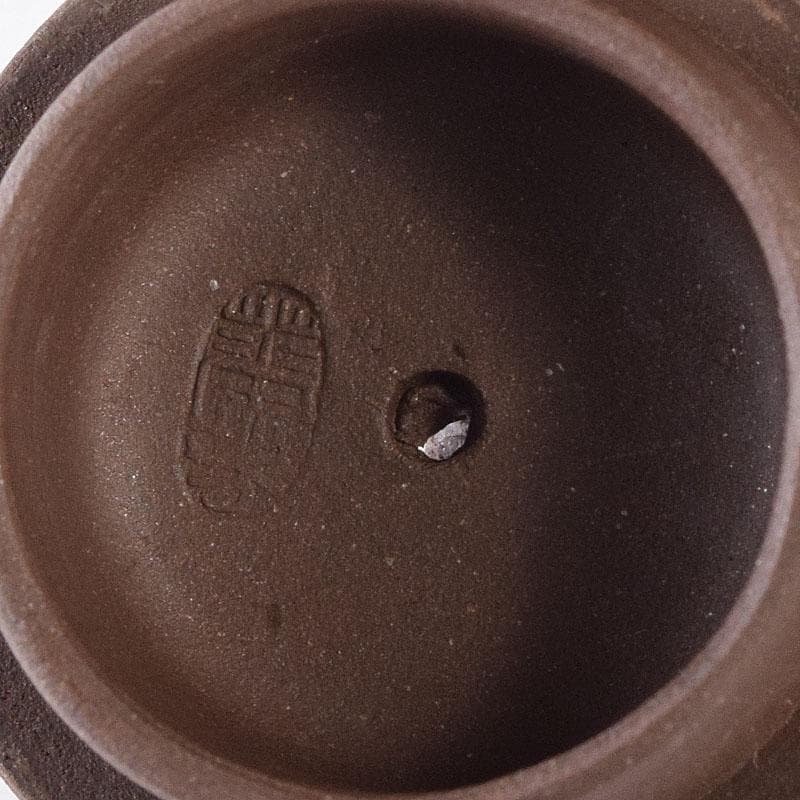 中国　紫砂　朱泥　栗鼠葡萄文　急須　茶壷　在銘　N　8162