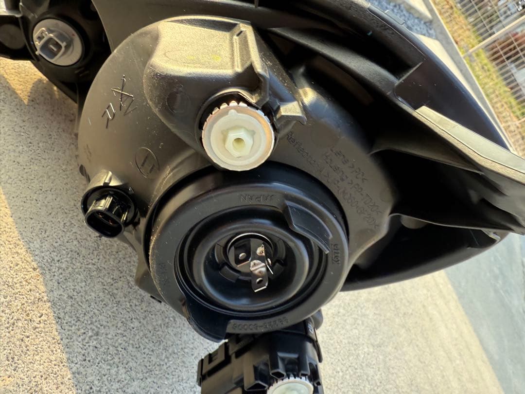 ダイハツ ミライース純正 新品 未使用 ヘッドライト 右側用 クリア ※送料無料