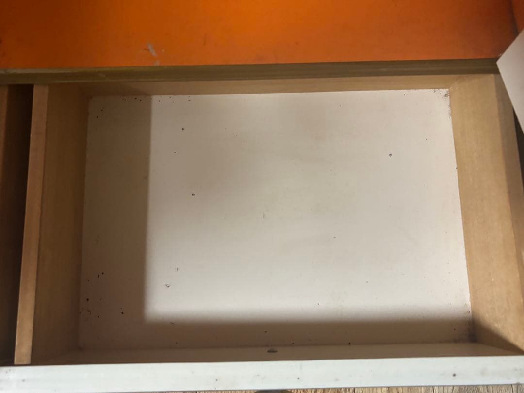 昭和レトロポップ　食器棚 アーチ型ガラス扉　オレンジ