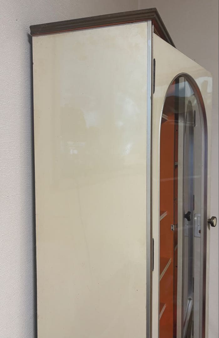 昭和レトロポップ　食器棚 アーチ型ガラス扉　オレンジ