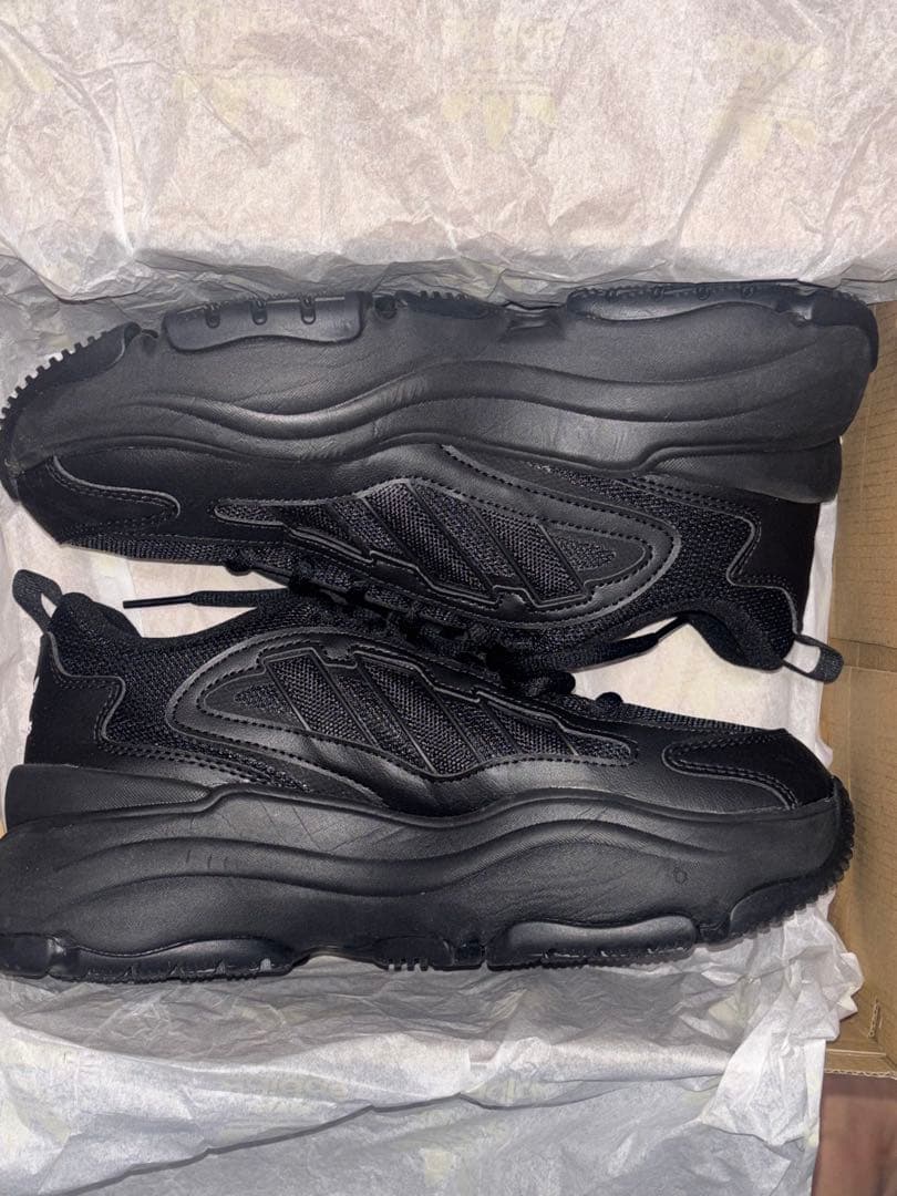 adidas オズガイア　OZGAIA